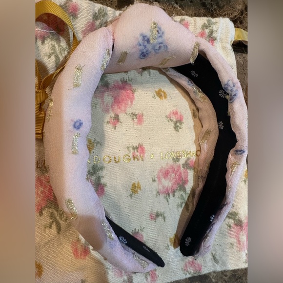 Gently Used Lot
Lele Sadoughi Green and Blue Hair Accessories Collection - Picture 9 of 10